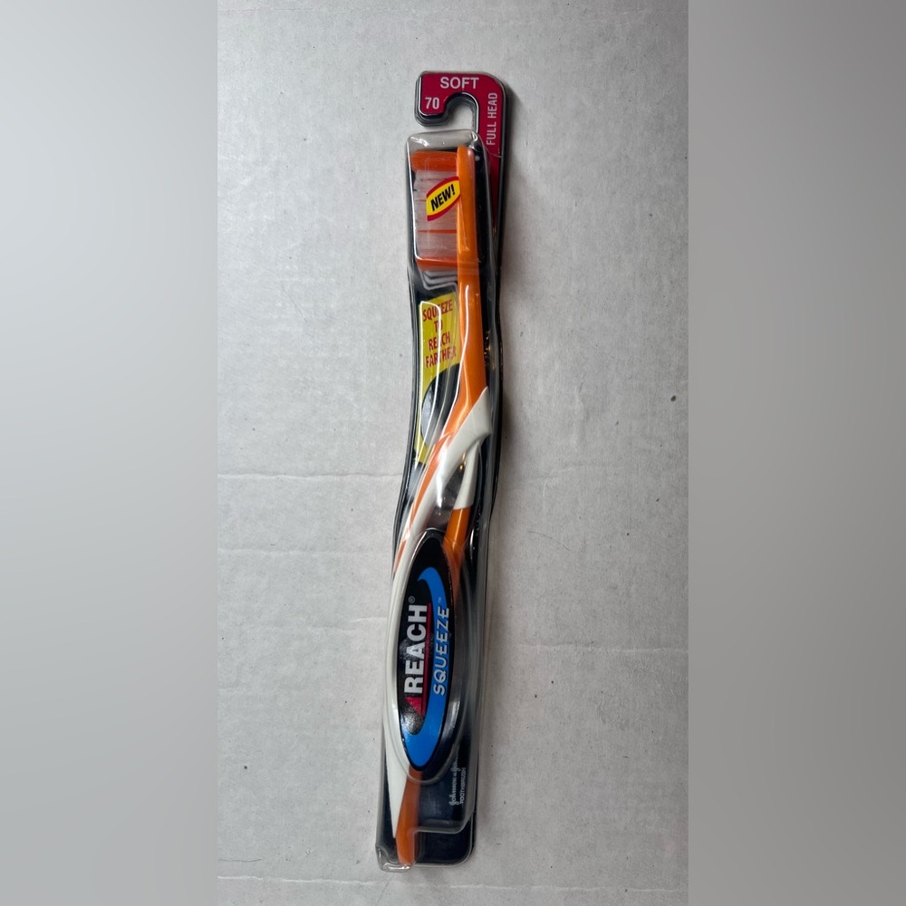 Vintage Reach Toothbrush Squeeze 70 Soft Full Head NOS 2001
